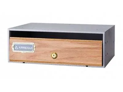 buzon de interior con cuerpo de acero pintado y puerta de madera future arregui