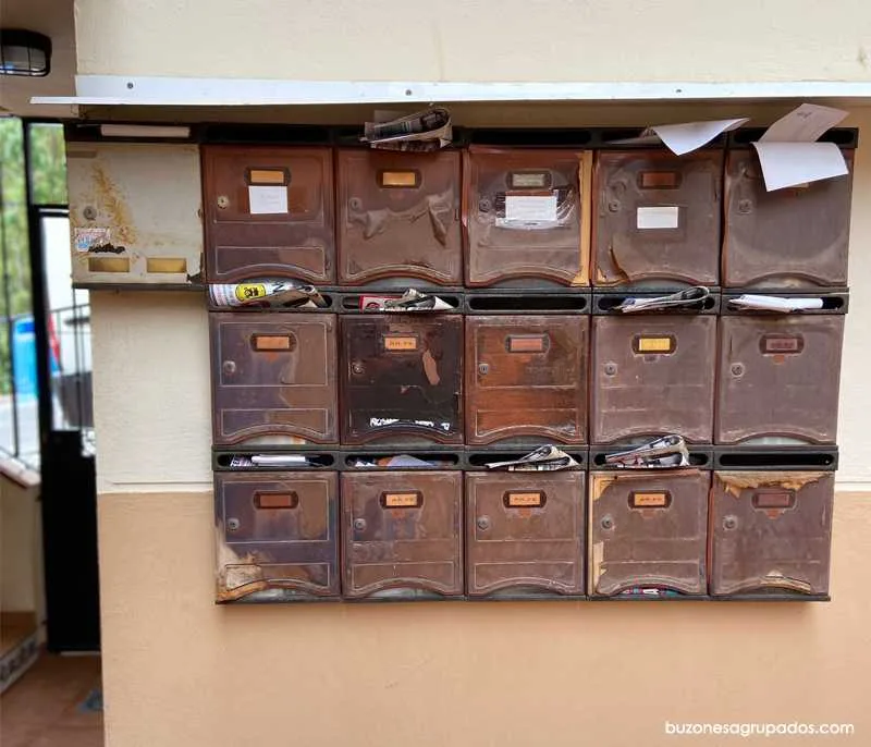 consecuencias de instalar buzones de interior en el exterior de una comunidad